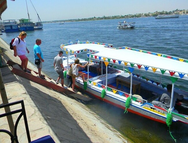 Покупка экскурсий на улице